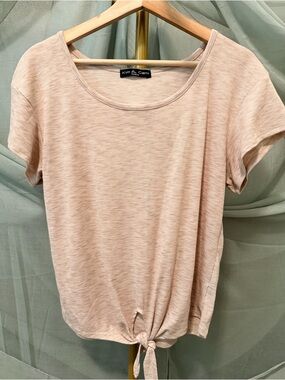 Kim & Cami Neutral Tie-Front Short Sleeve Top
